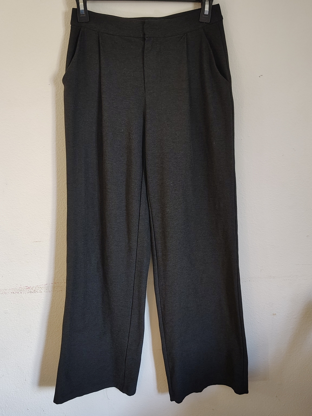 Vuori Women's Wide-Leg Trousers in Dark Gray